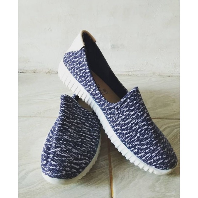 SaleeeSneaker Wanita Tanpa Tali