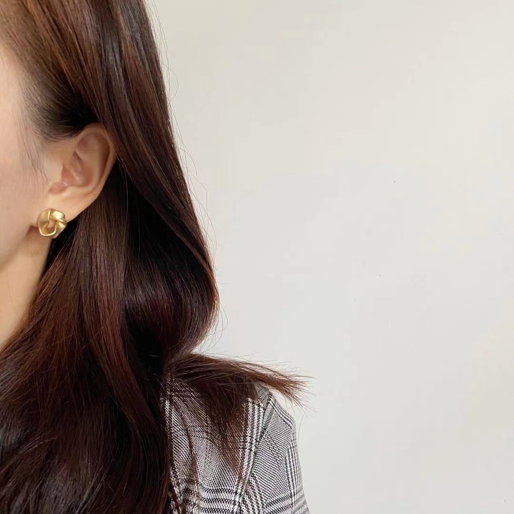 Anting Tusuk Model Geometri Twist Untuk Wanita