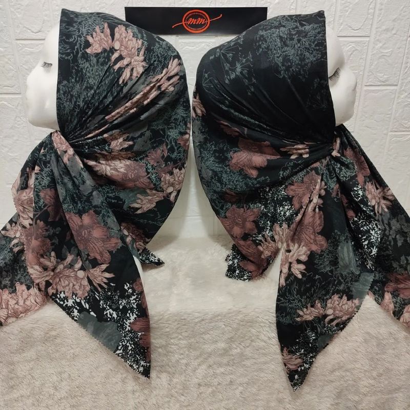 HIJAB DENAY SEGIEMPAT MOTIF BUNGA HITAM