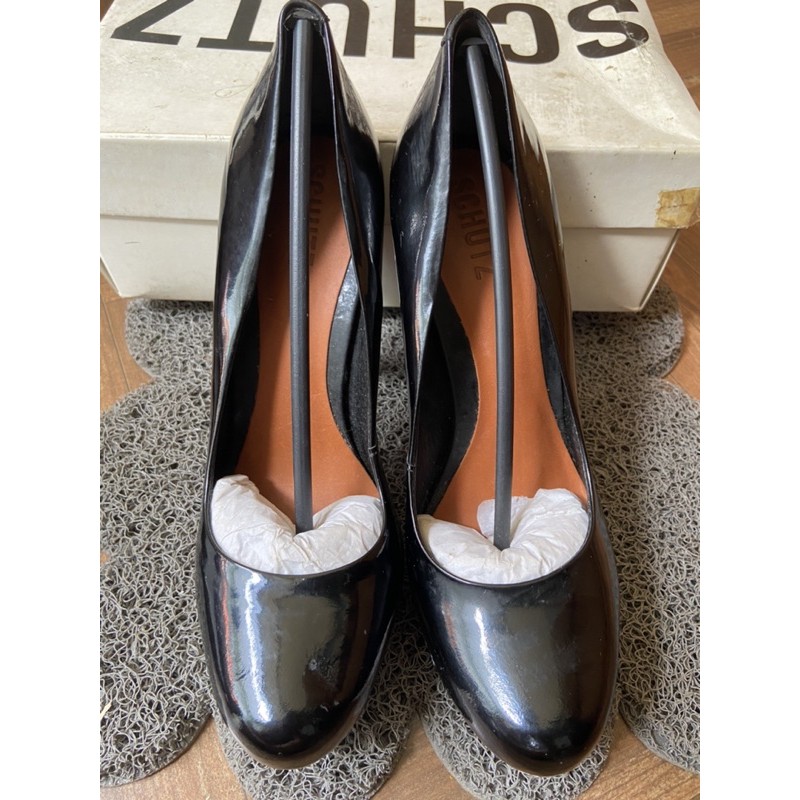 sepatu wanita merk SCHUTZ