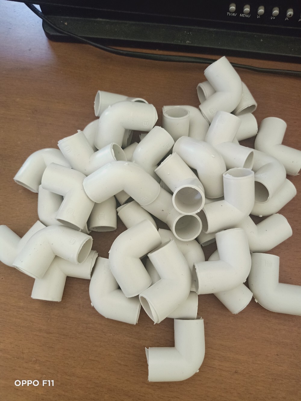 Knee L Pipa Listrik / Keni L Pipa Listrik # 5/8 Putih Per Pcs