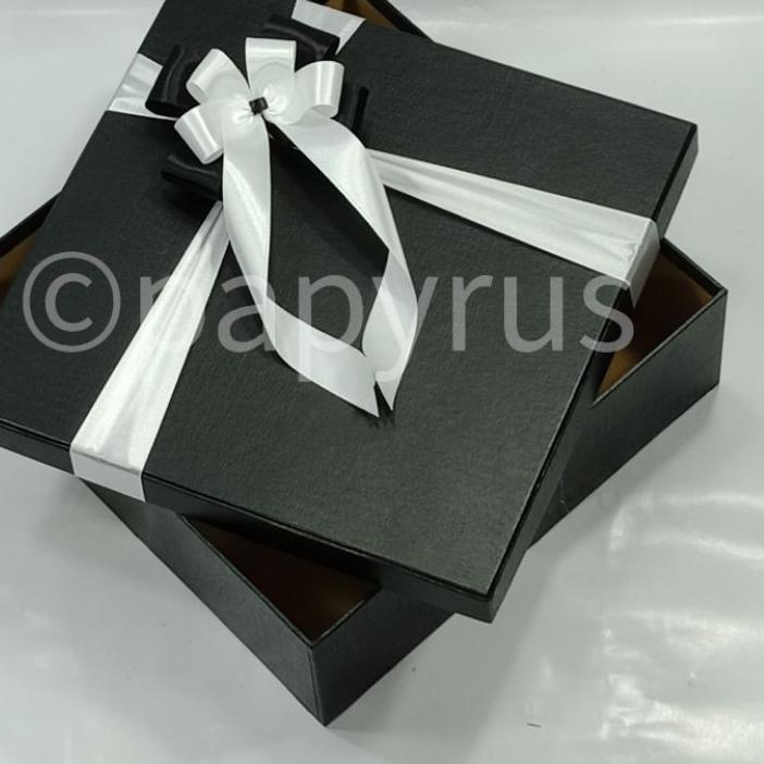

PAPYRUS 30X30 Tinggi 10cm Kotak Kado Gift Box Hadiah ,,