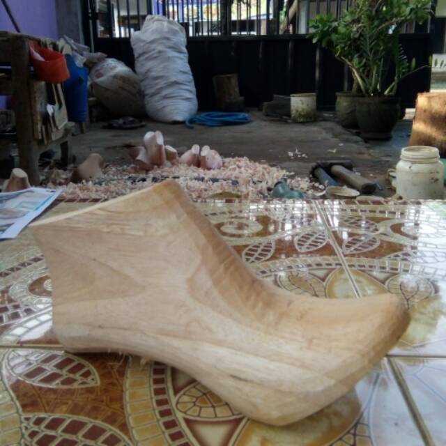 

Shoelast handmade