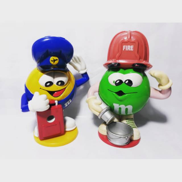 Mainan Mnm Pilot Dan Pemadam Kebakaran