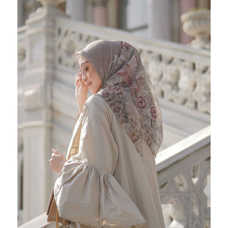 Buttonscarves Royale Series Khaki NEW