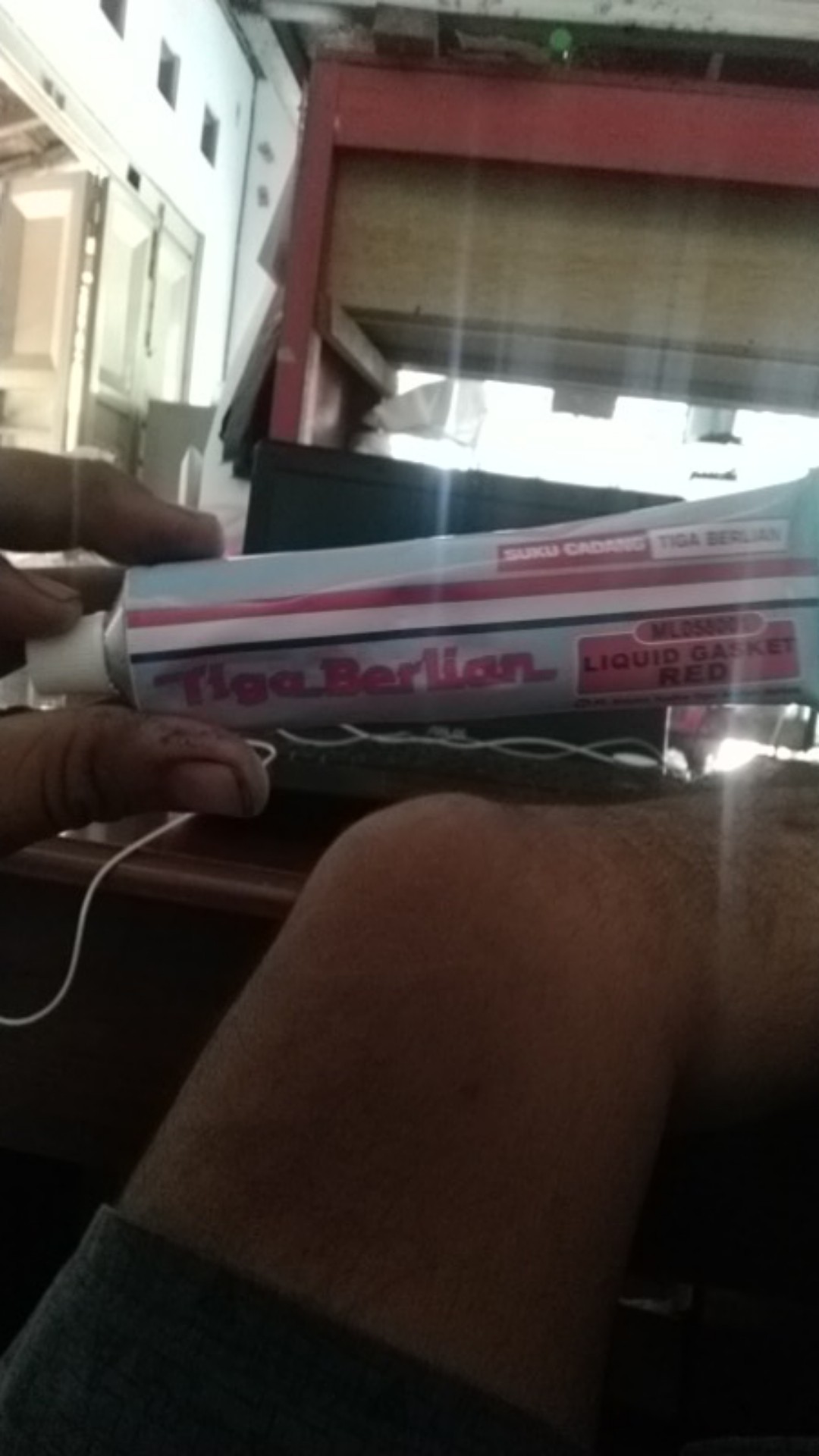 Lem Silicon Liquid Gasked Red ( Merah ) Suku Cadang Asli Tiga Berlian 75g