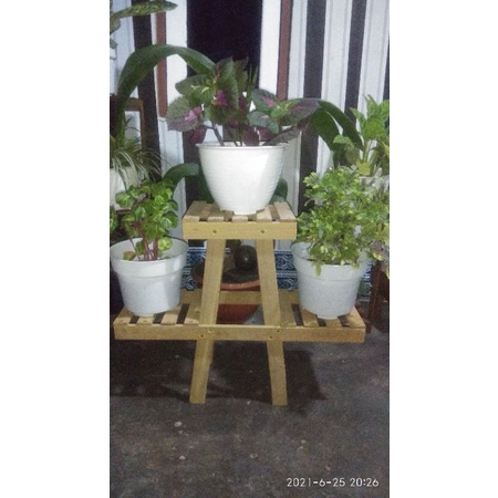 RAK BUNGA DARI KAYU ULIN / TEMPAT BUNGA