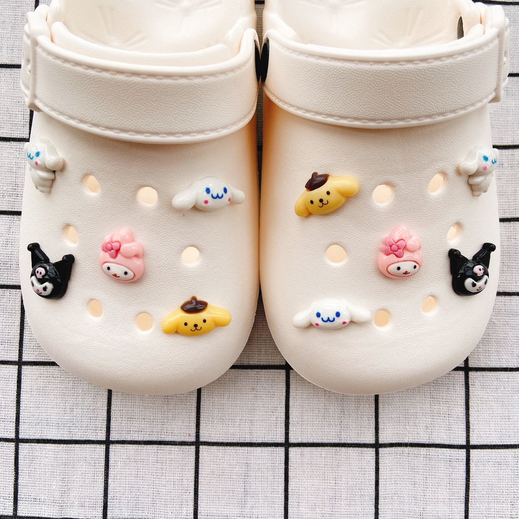 10pcs Charm Kancing Sepatu Sandal Crocs Wanita Charm My Melody Kuromi Crocs Jibz DIY#Mainan Action Figure Seri Kartun