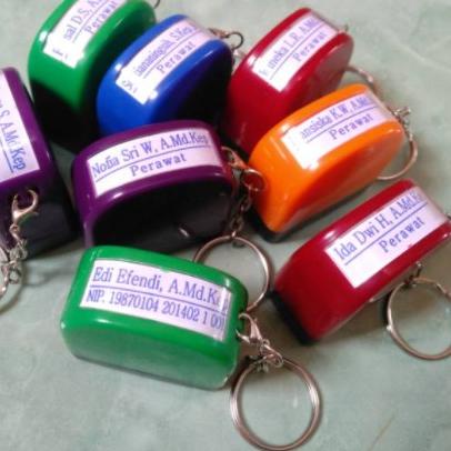 

New - Stempel Nama Dokter Bidan Perawat Gantungan Kunci Uk. 1x3cm .,