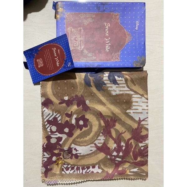 preloved puru kambera scarf x disney snow white