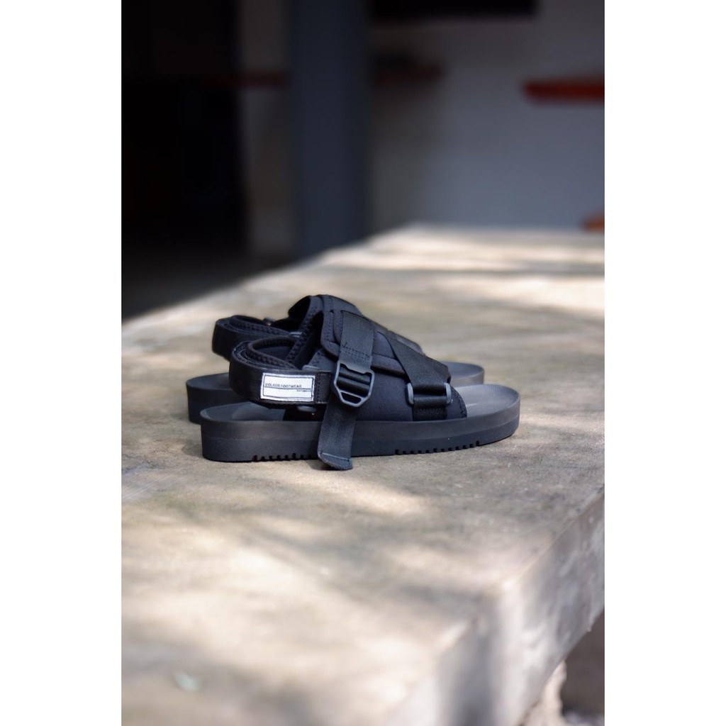 SANDAL KASUAL PRIA WANITA VOLKERFOOTWEAR ARTIKEL MOCK UP FULLBLACK SOLECUTE