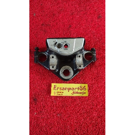 SEGITIGA ATAS SOK DEPAN HONDA TIGER REVO ORIGINAL