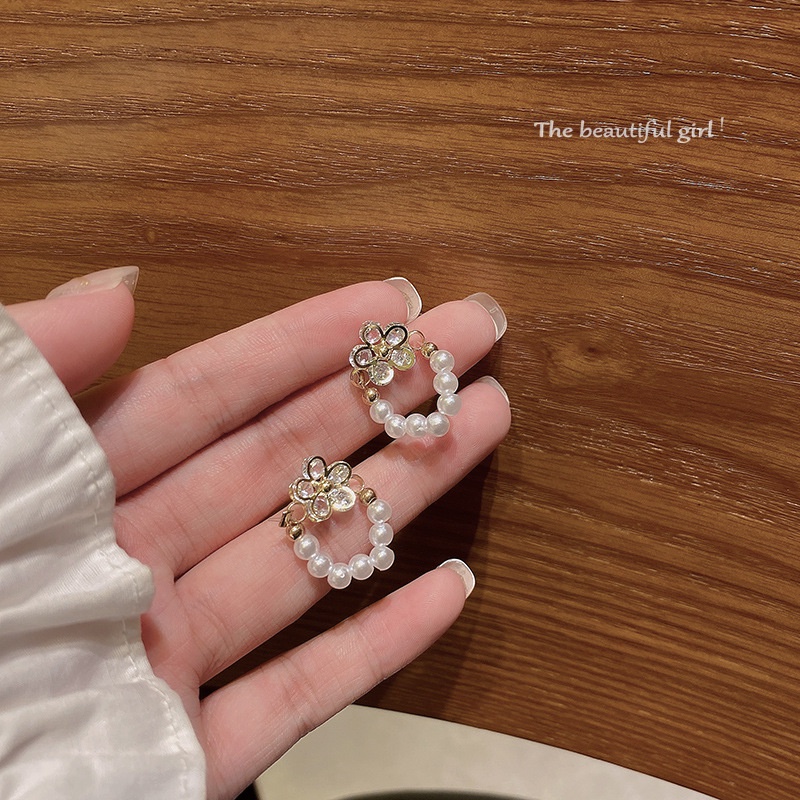 Anting Stud Desain Bunga Aksen Mutiara Bahan 925 silver needle Zircon Untuk Wanita