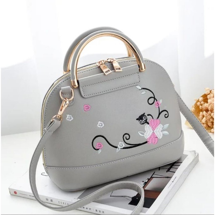 TG KPC8060 TAS DOCTOR SELEMPANG WANITA FASHION Tas Selempang Gucci Sylvie Mini Snapshot Camera Sling