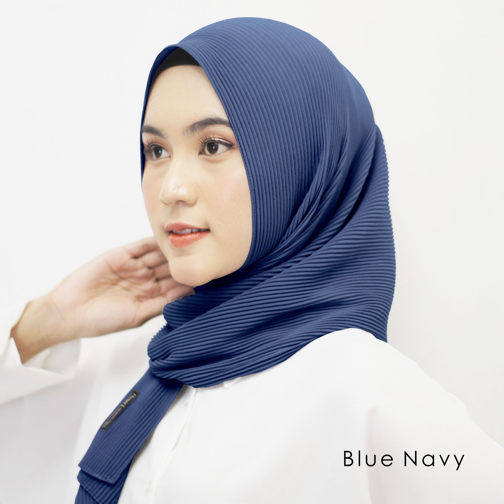 Beli 5 Gratis 1 Pashmina Plisket Cerutty Premium 180 x 75 cm-Blue Navy