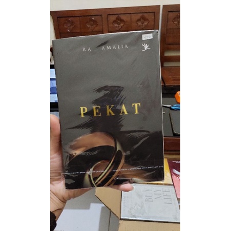 Novel  Second / Bekas / Preloved / Wattpad - Pekat by Ra Amalia