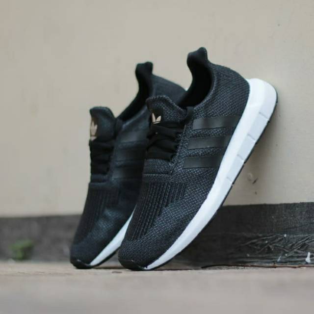 ADIDAS SWIFT RUN