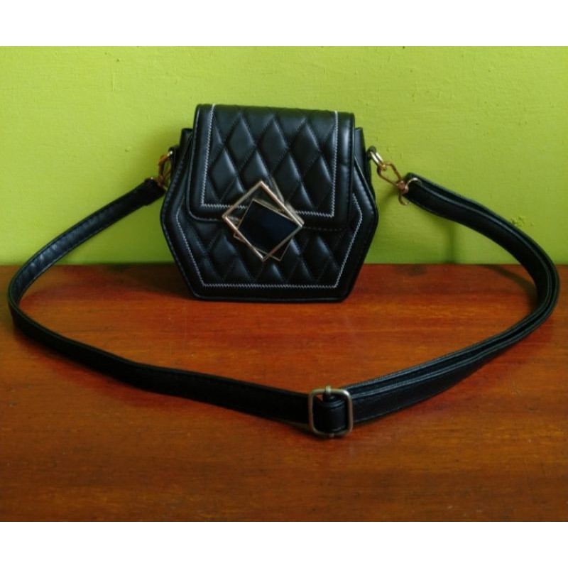 Sling bag tas Selempang wanita unik pesegi enam Hitam preloved keren