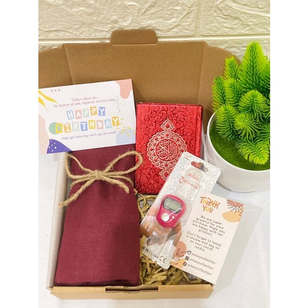 

Hampers Hijab Alquran/ Hampers Ulang Tahun /Kado Ulang Tahun / Kado Wisuda