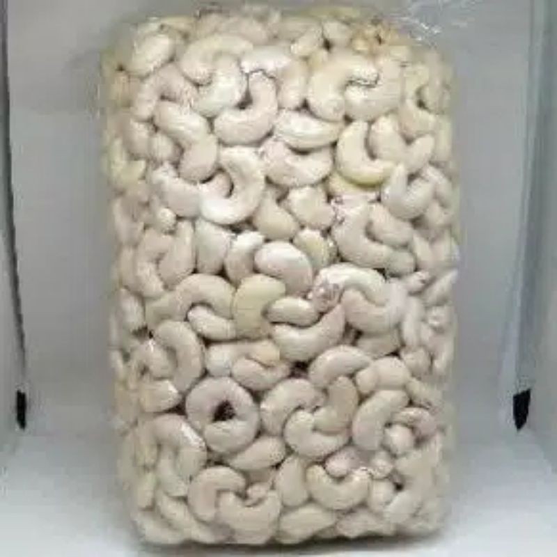 

kacang mete utuh 1 kg
