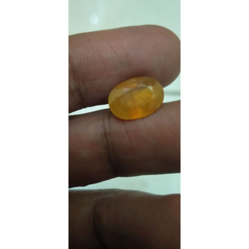 Yellow sapphire / yakut