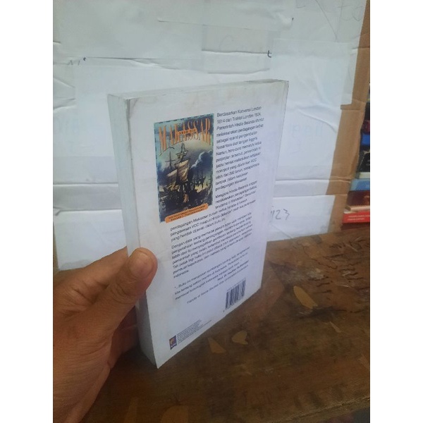 MAKASSAR ABAD XIX by Edward P Poelinggomang