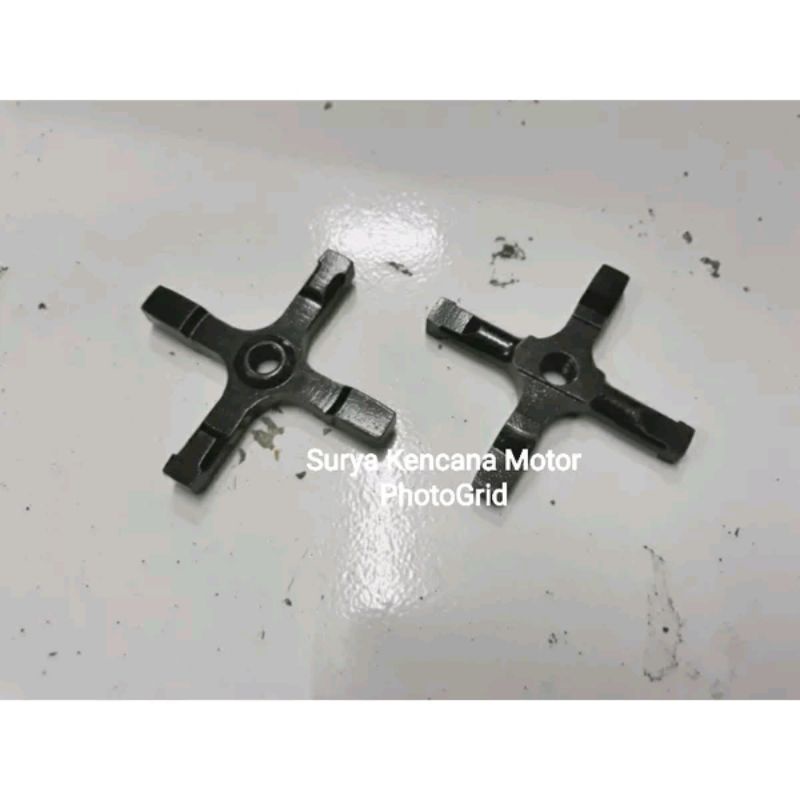 Gigi silang kres prapatan palang empat Vespa Ndog tahun tua VBB India