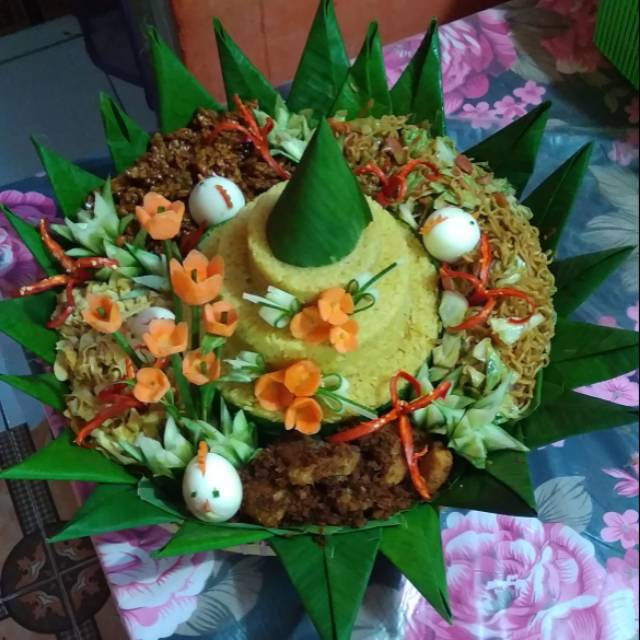 

TUMPENG NASI KUNING