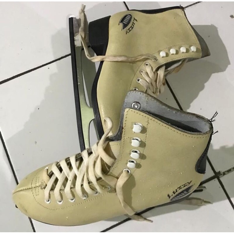 Popstoreindo - Luzzy Ice Skating Shoes