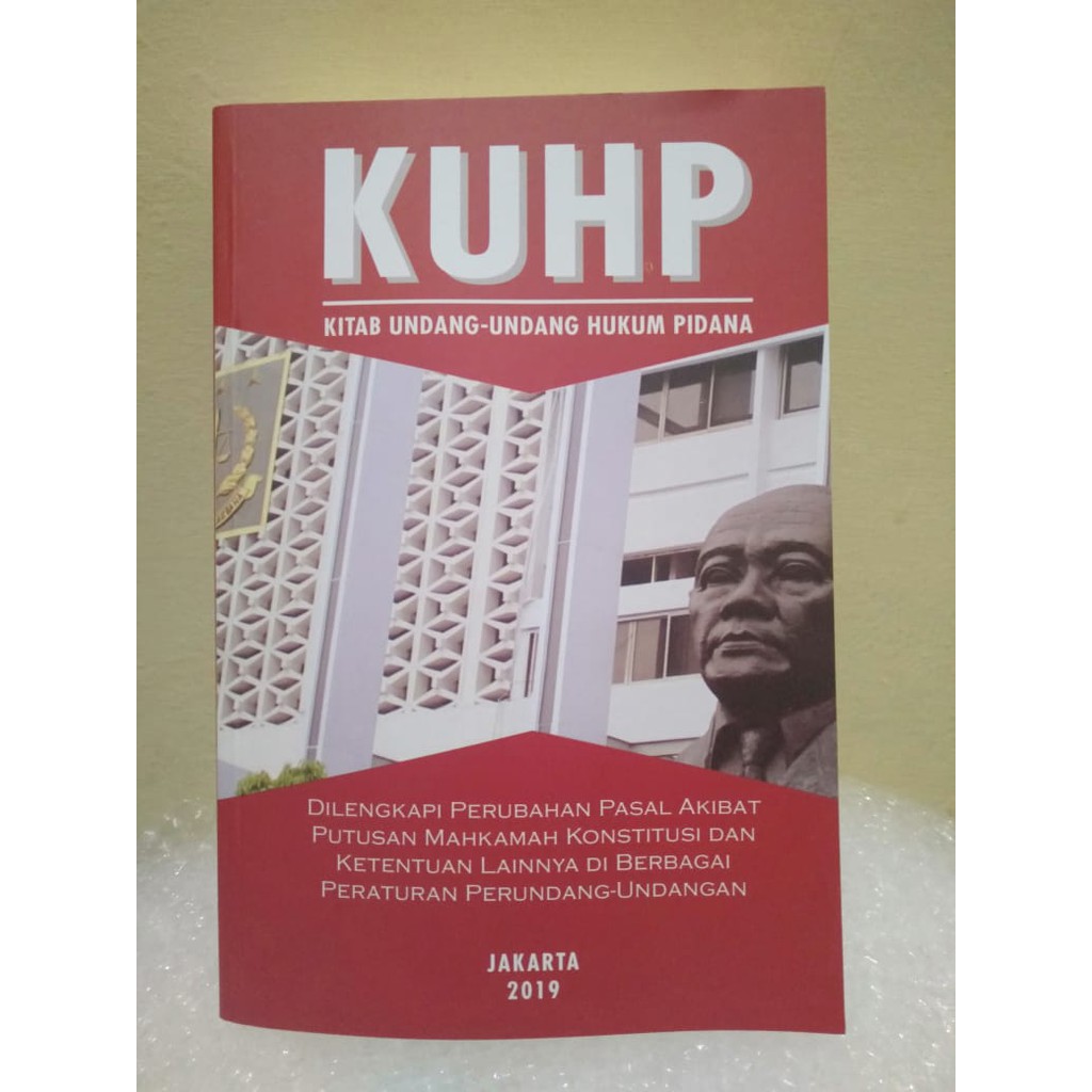 

EDISI TERBARU BUKU KUHP BY REDA MANTHOVANI