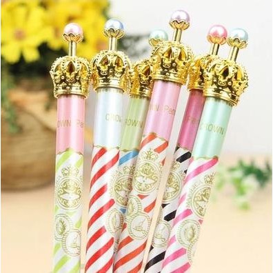 

Pensil Mekanik Motif Ulir dengan Hiasan Mahkota Bermutiara