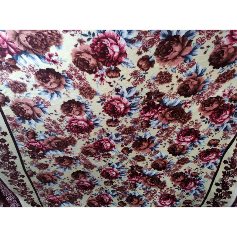 Selimut bulu halus super halus motif bunga bunga merah