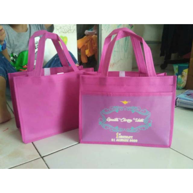 

TAS SOUVENIR ULTAH MODEL KANTONG LANDSCAPE