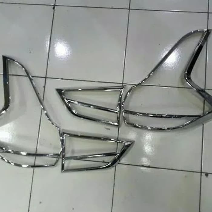 List Lampu Belakang Xpander - Garnish Belakang Xpander Chrome Logo