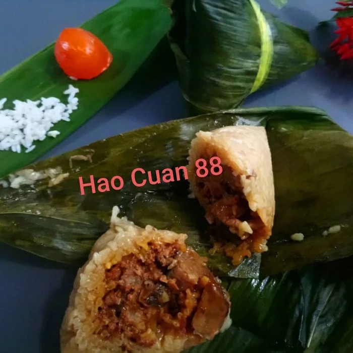 

BAKCANG MEDAN BERAS KETAN ISI KOMPLIT SALTED EGG BACANG BABI NON HALAL - BERAS