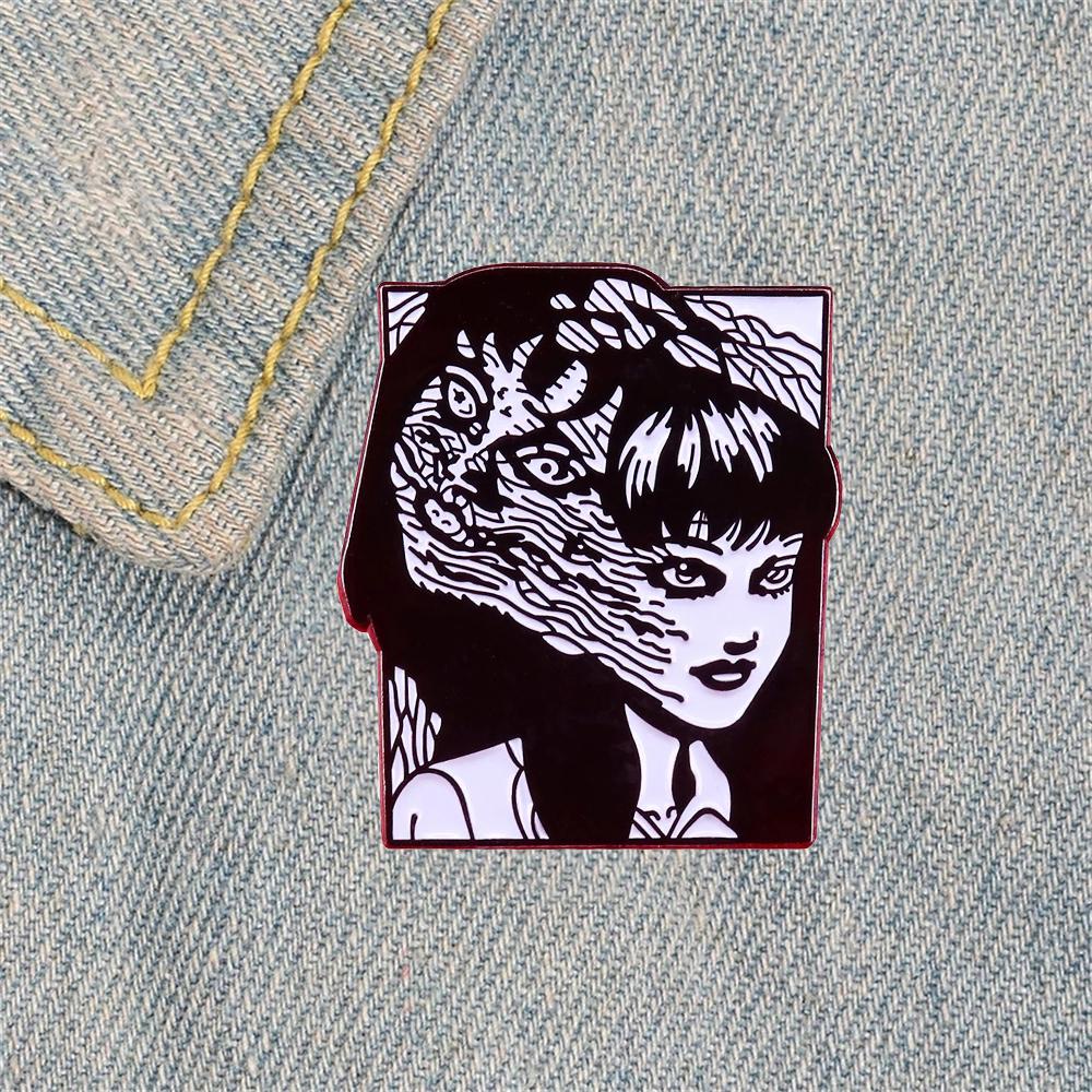 [Elegan] Junji Ito Tomie Pria Anime Jepang Wanita Fashion Perhiasan Aksesoris Pakaian Bros Enamel Keras Pin