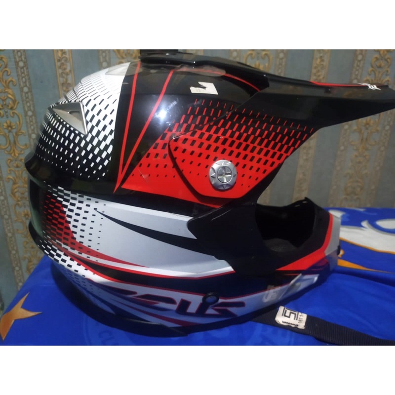 Helm Zeus Merah/putih/hitam