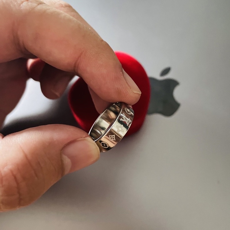 ((EXCLUSIVE)) CINCIN L*V WITH BOX / L*V RING WITH BOX / CINCIN TITANIUM L*V / KADO CINCIN