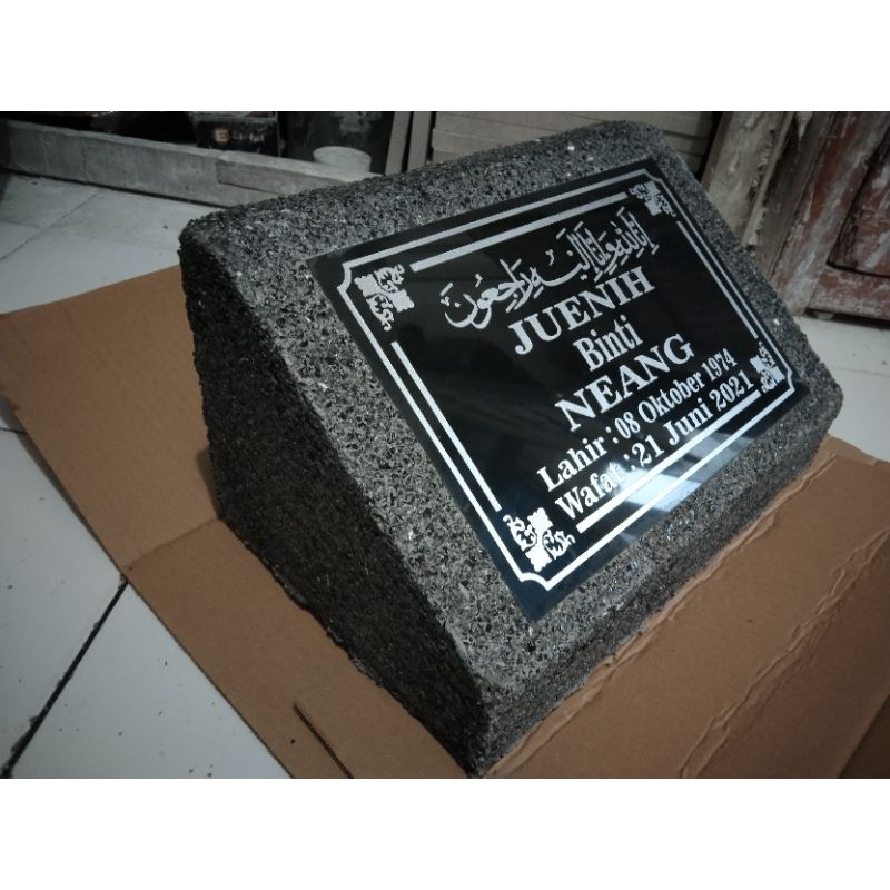 BATU NISAN GRANIT WADAH DUDUKAN + NAMA NISAN UKURAN 25X38cm BAHAN NAMA GRANIT TILE