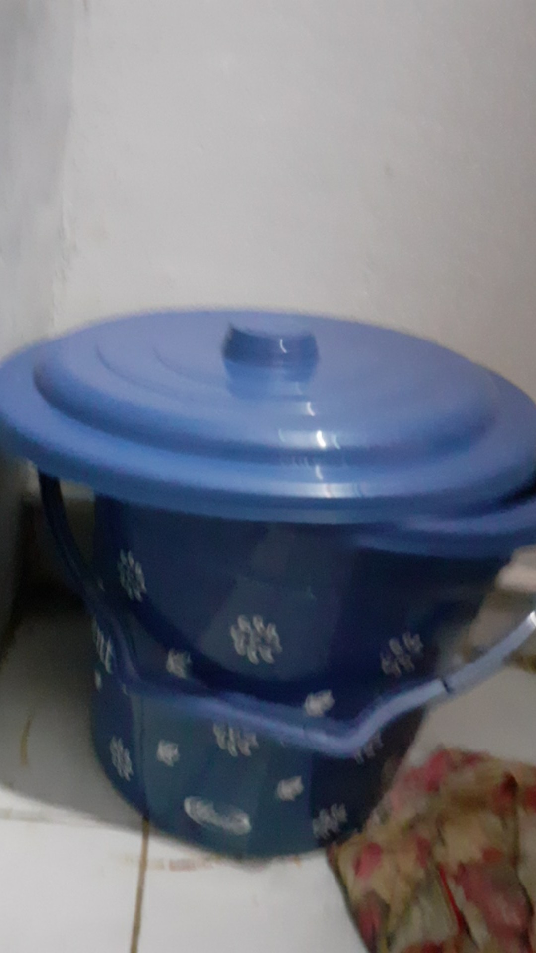 Ember Plastik Plus Tutup Ukuran Sedang 3gl