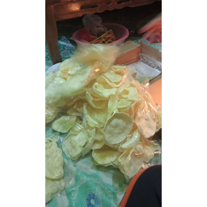 

kerupuk kentang, Kerupuk bawang, & Kerupuk Tempe, Mateng tinggal ngap ngap :)