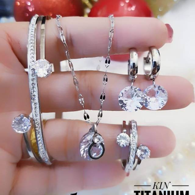 Titanium set perhiasan 2940k