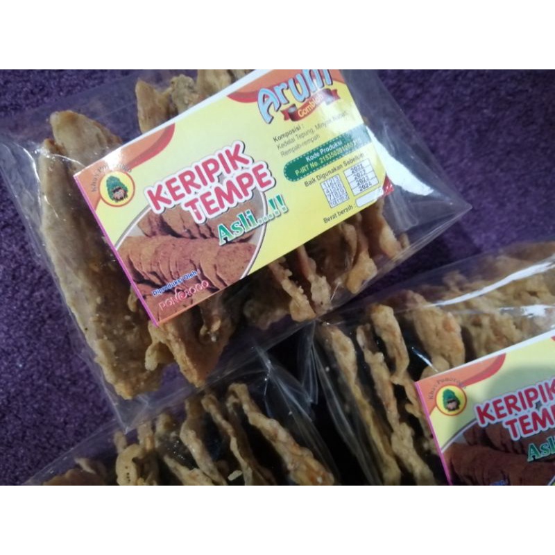 

KRIPIK TEMPE kotak =ARUM=. Renyah, Gurih, Crispy. Cemilan anak milenial.