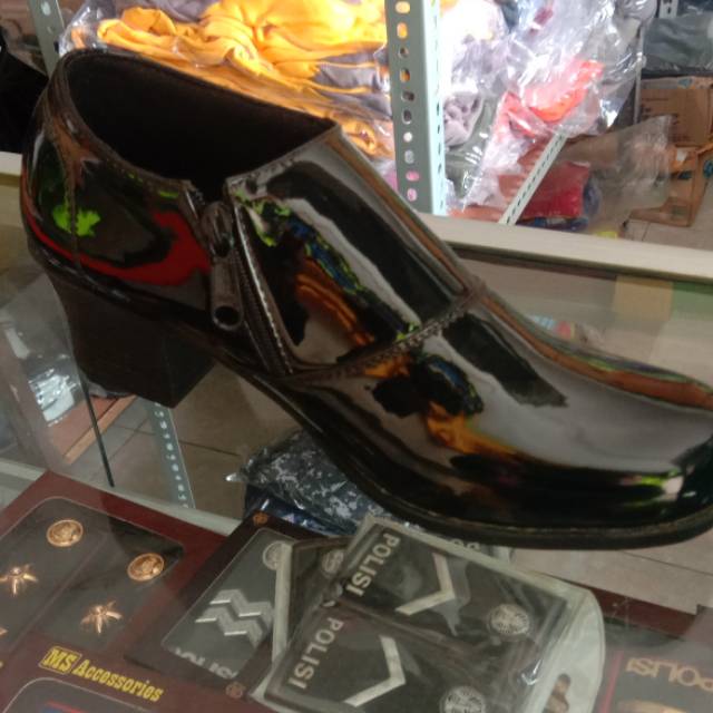 Sepatu PDH wanita kulit kilap