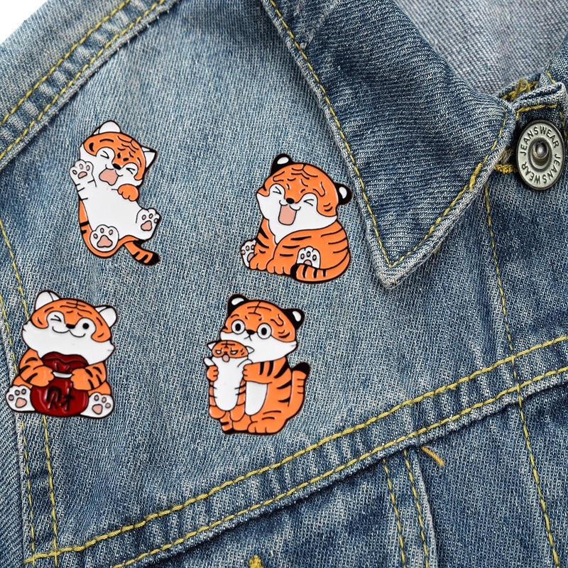 Bros Pin Enamel Bentuk Hewan Harimau Fortune Untuk Aksesoris Pakaian