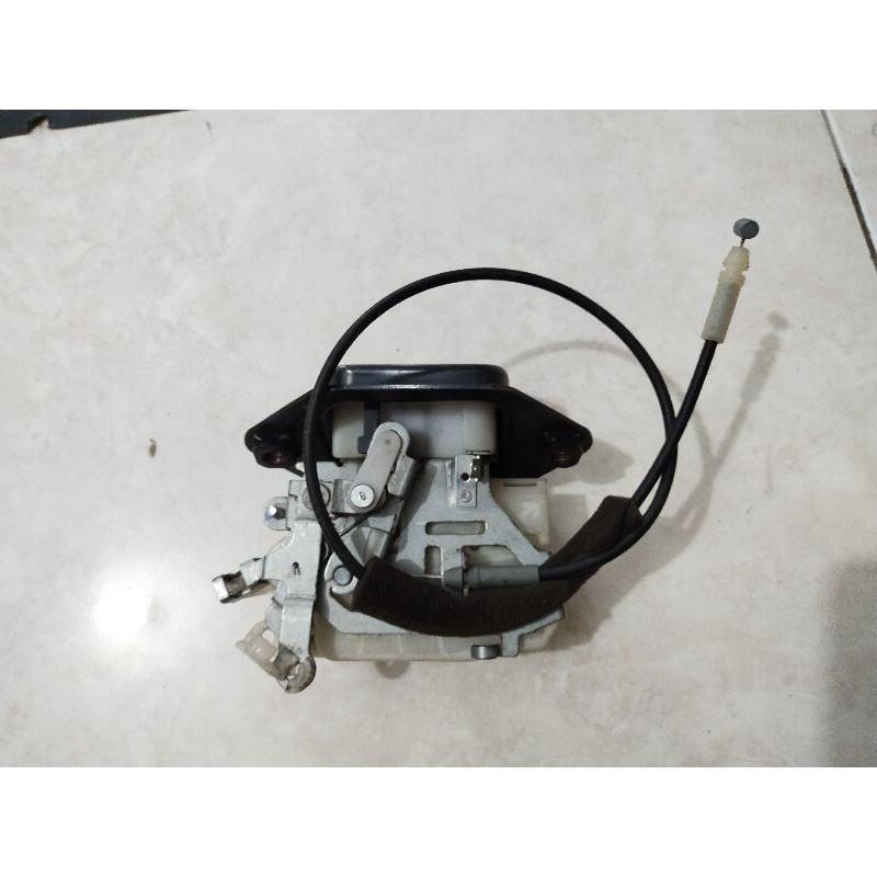 Doorlock bagasi Nissan livina