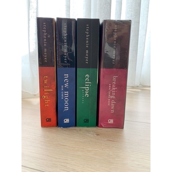 Novel set TWILIGHT bekas