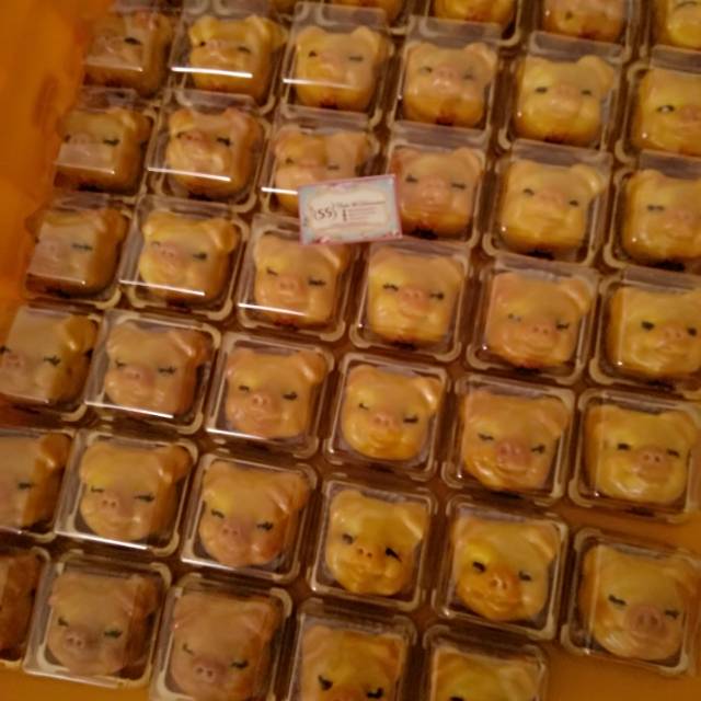 

Nastar Caracter Kepala Babi