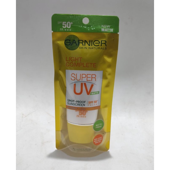 GARNIER Light Complete Super UV Matte SPF 50+/PA+++ Spot-proof 30ml