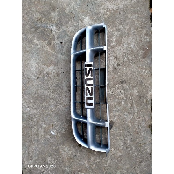 grill Isuzu panther kapsul tahun 2003